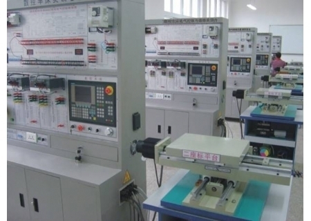 YLSKX-95C-1 數(shù)控車床電氣控制與維修實(shí)訓(xùn)臺(tái)
